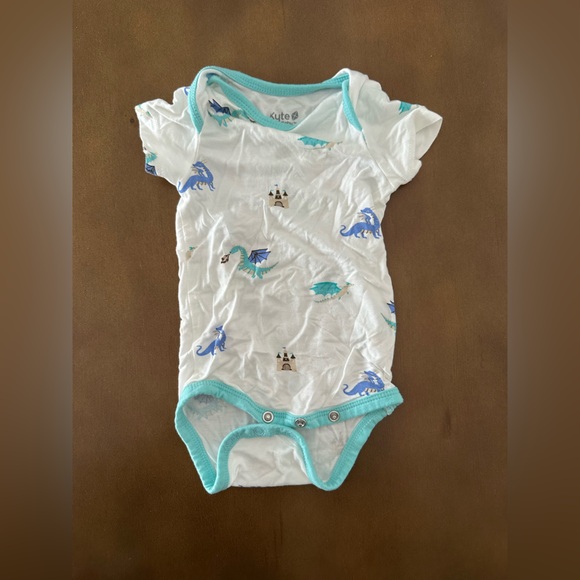 Kyte BABY Other - Kyte BABY White and Blue Dragon Tshirt Onesie